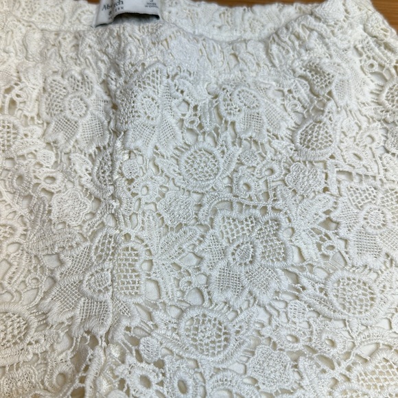 Abercrombie is and fitch white lace shorts size small - Picture 4 of 8